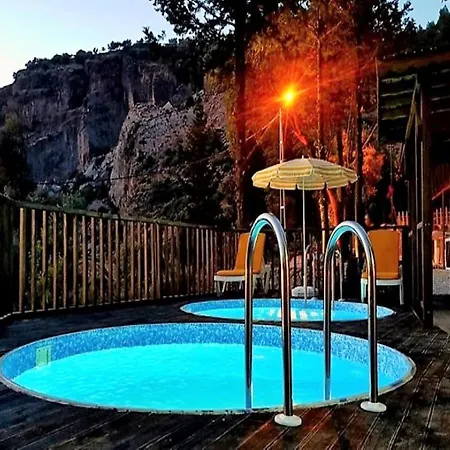 Baharoglu Life House 营地 法拉尔雅